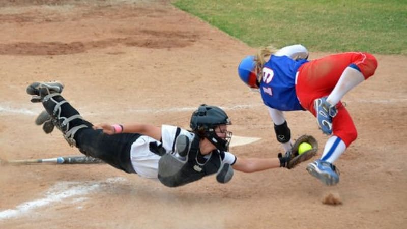 difference between softball and baseball
